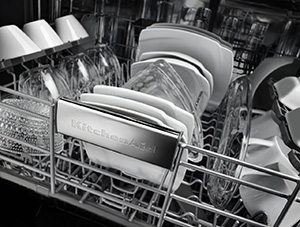 P130644_12z-dry-dishes-in-dishwasher-sm